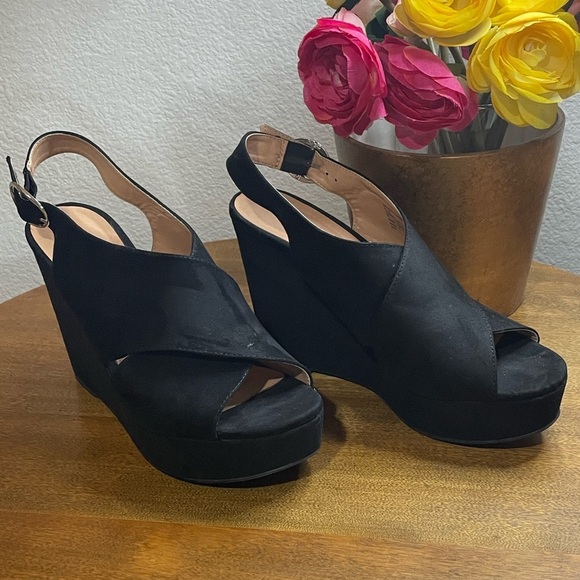 Madden Girl Black Wedge Sandals Faux black Suede size 9 - Picture 4 of 8